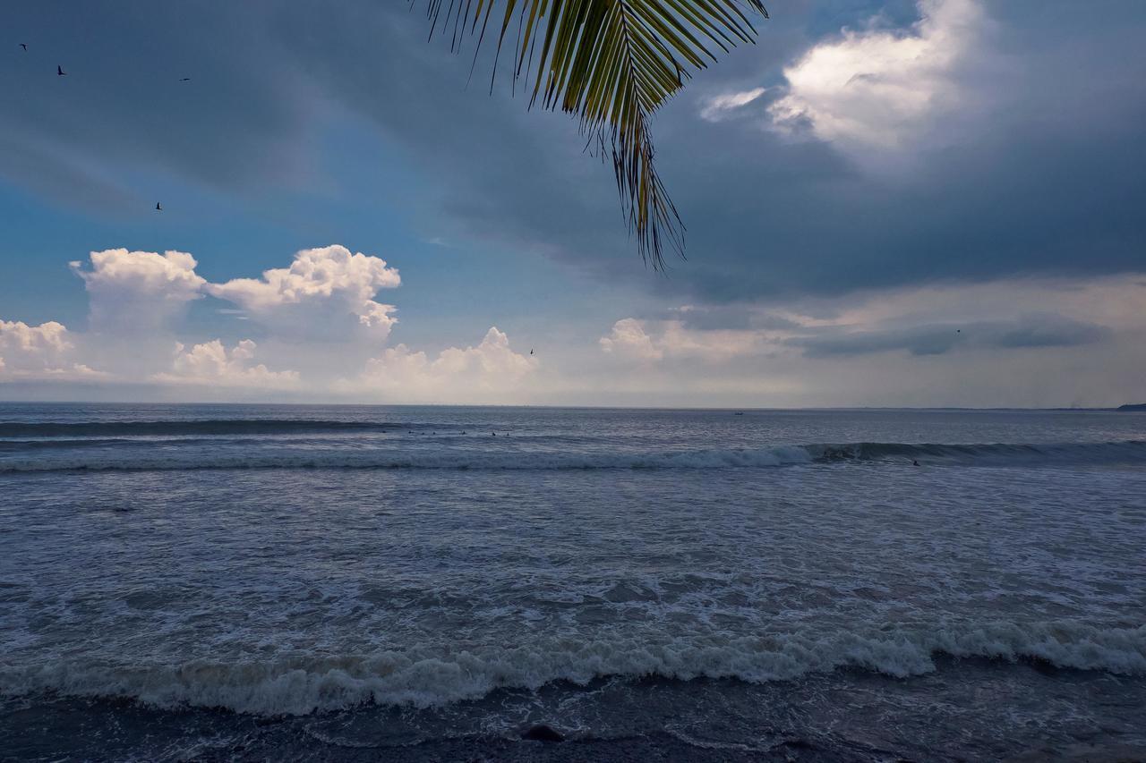 Umadewi Surf & Retreat Ξενοδοχείο Pulukan Εξωτερικό φωτογραφία